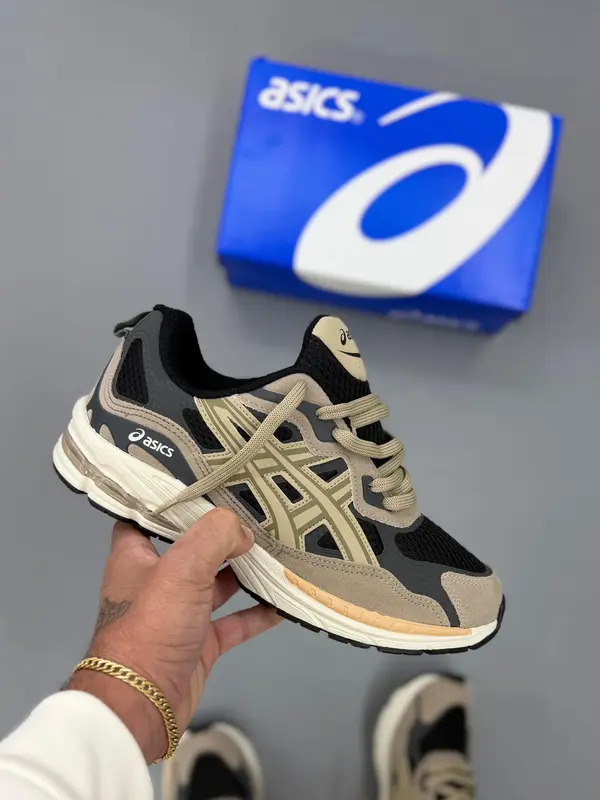Tênis casual retrô bege e preto