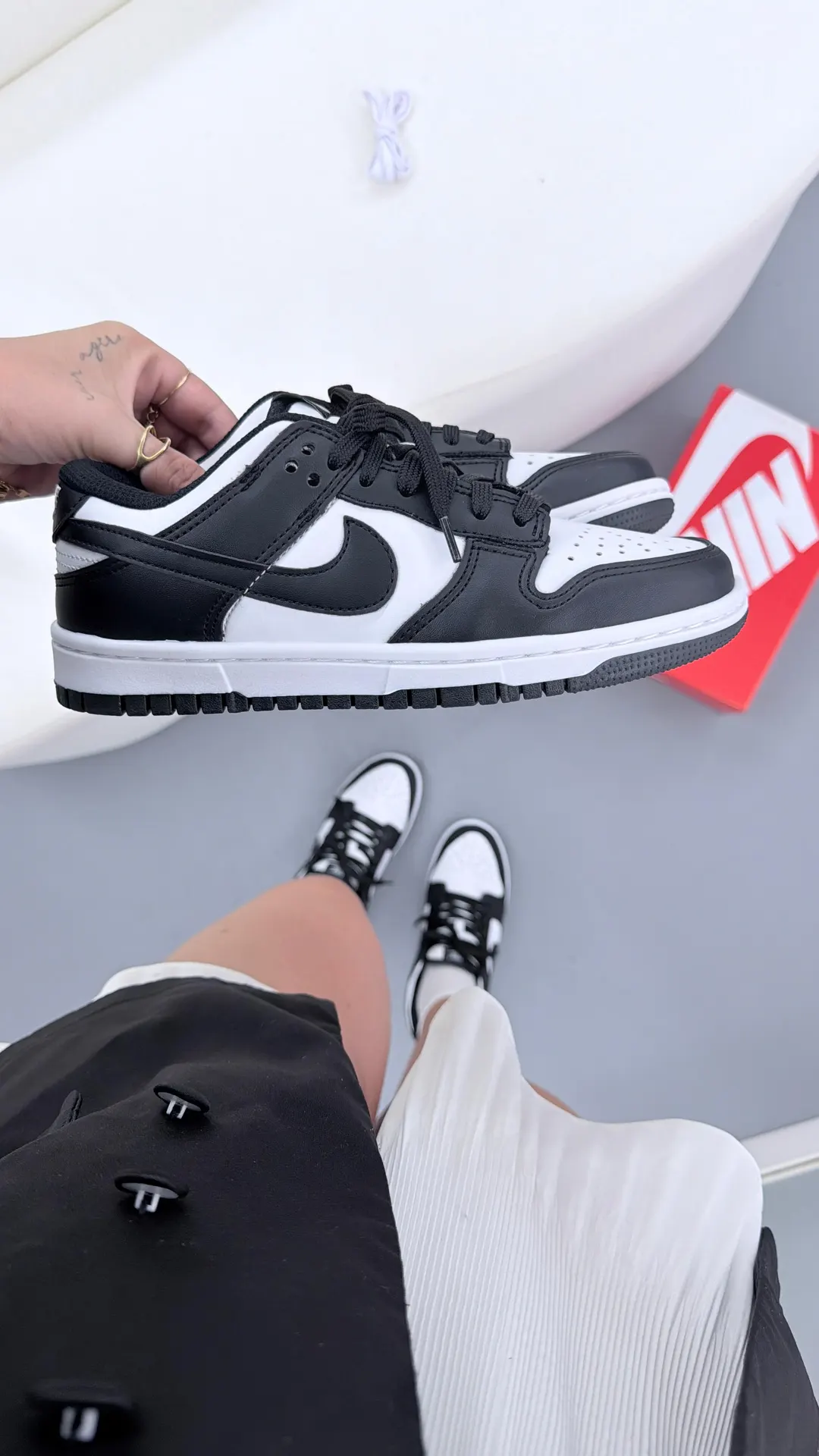 Tênis casual cano baixo branco e preto