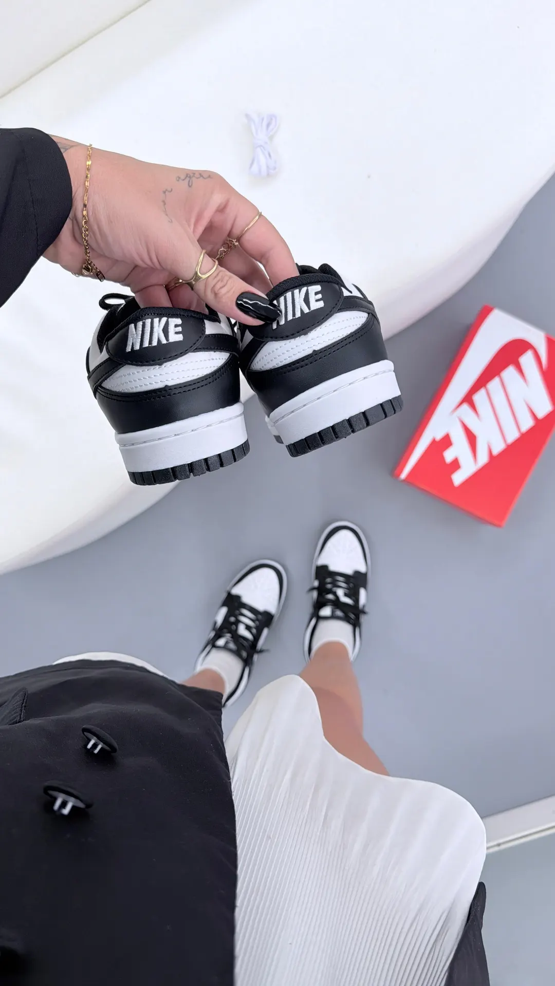 Tênis casual cano baixo branco e preto