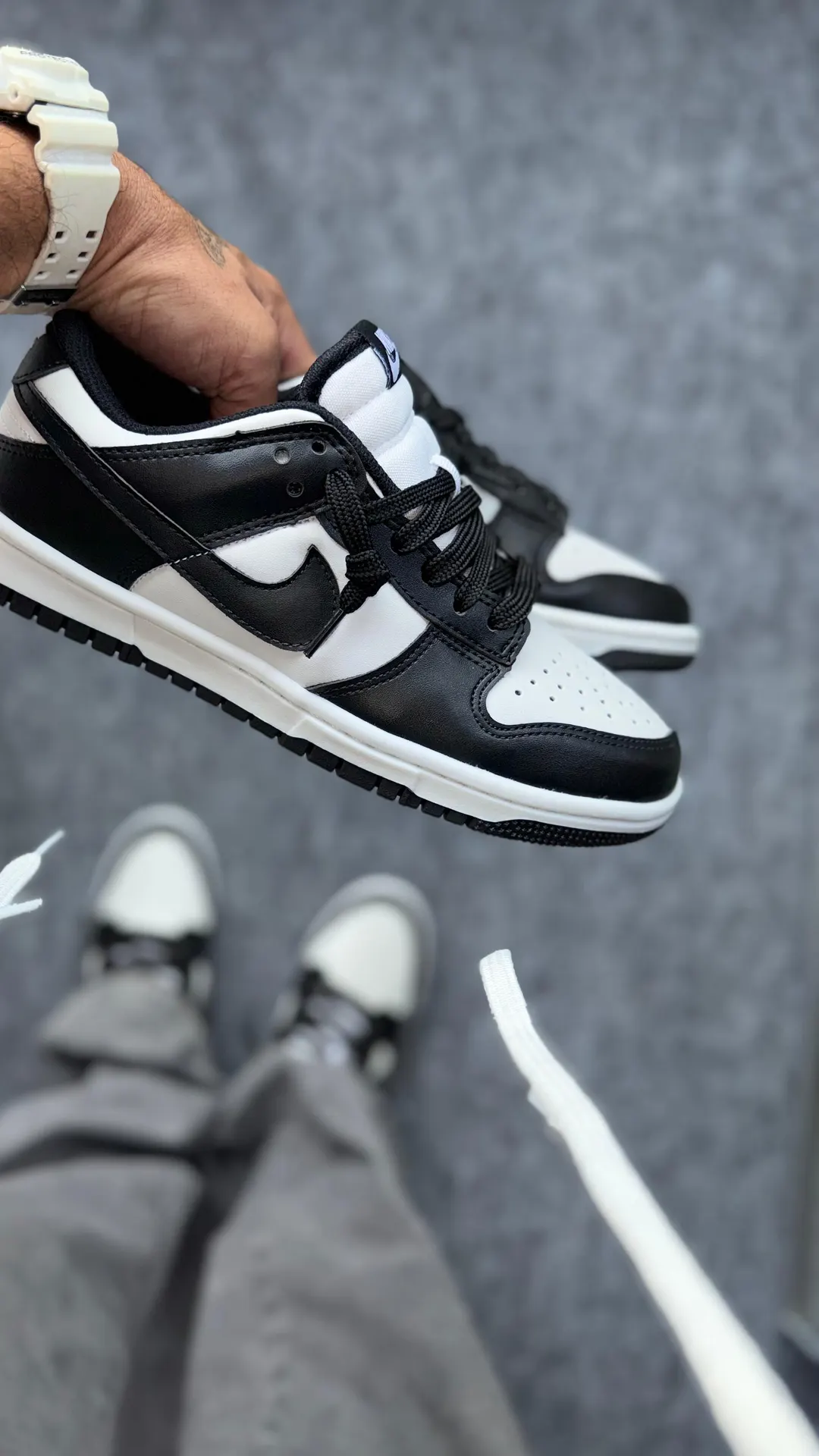 Tênis casual cano baixo branco e preto